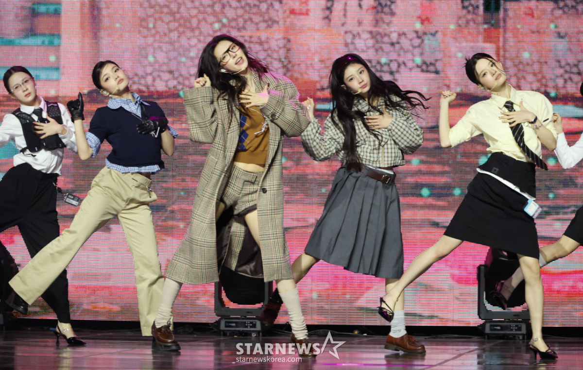 아일릿 '깜찍한 컴백 무대'[★포토]