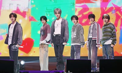 킥플립 '눈에 거슬리는 컴백 무대'