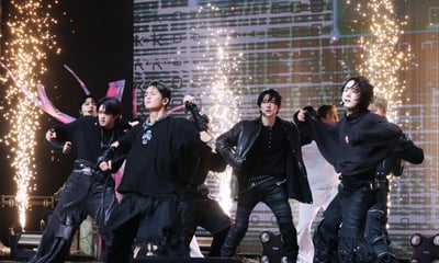 싸이커스 '폭발적인 컴백 무대'