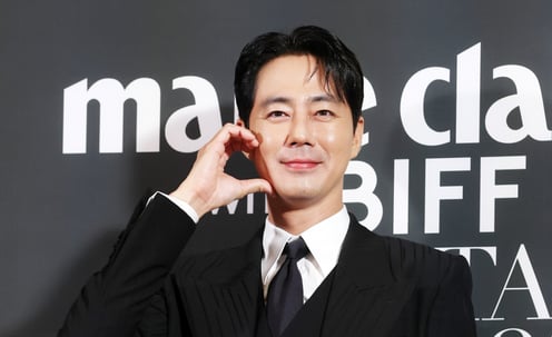 조인성, 볼하트로 훈훈함 완성[★포토]