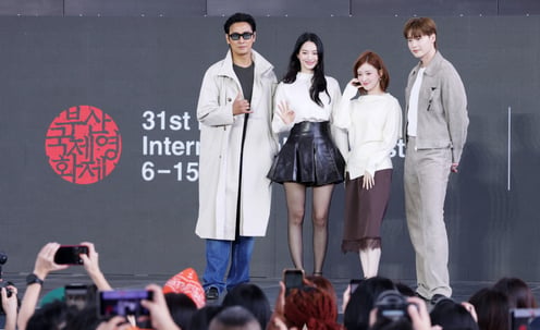 'BIFF' 관객들과 만난 '재혼황후' 팀[★포토]