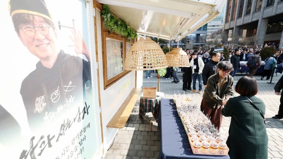 장항준 감독, '왕과 사는 남자' 1200만 돌파 이벤트