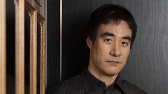 배성우 '시크한 눈빛'