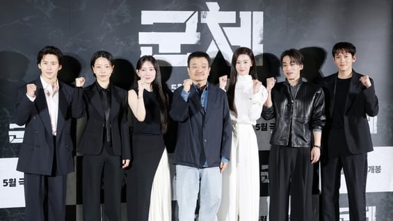 연상호 유니버스의 새로운 좀비물 '군체'