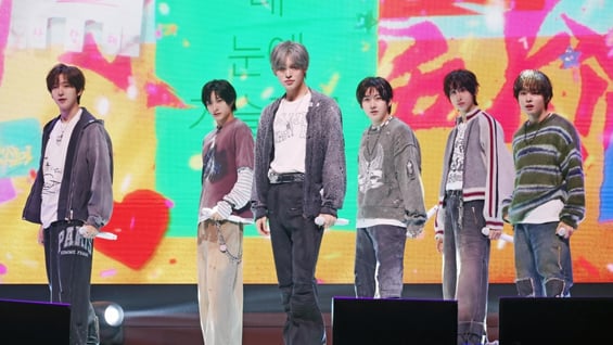 킥플립 '눈에 거슬리는 컴백 무대'