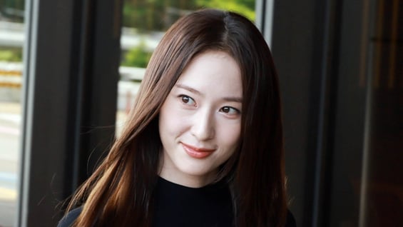 정수정 '시선강탈 크롭티'