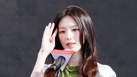 슈화, 첫 스크린 데뷔작으로 'BIFF' 참석
