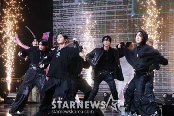 싸이커스 '폭발적인 컴백 무대'