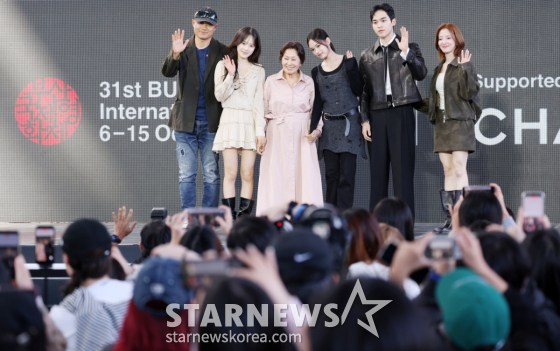 관객들 만난 영화 '여전히 찬란하게' 