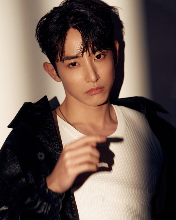 から厳選した イ・スヒョク直筆サイン入り超大型写真…Lee Soo-hyuk ...