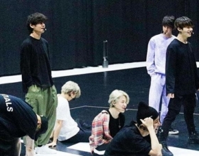 防?少年?、「BlackSwan」の振付練習??を大公開