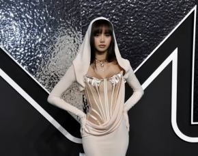 Лиса из BLACKPINK отправится в сольный тур по Азии в ноябре... Воссоединение группы в полном составе запланировано на следующий год