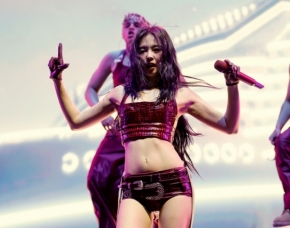 “准备好享受了吗？”JENNIE掀翻 Coachella,Rosé、Lisa也一起“嗨起来” [STAR ISSUE]