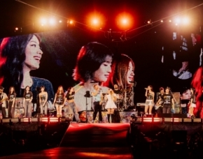 TWICE、Coldplay来韓公演初日の舞台大反響…「WE PRAY」コラボ音源発売