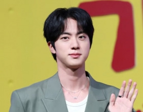 Чжин из BTS пожертвовал 100 миллионов вон в больницу Seoul Asan: "Хочу, чтобы дети были счастливы""