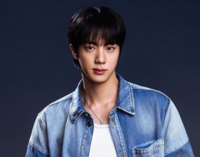 防弹少年团JIN《Don't Say You Love Me》, 成为Spotify全球·韩·日获得第一名的亞Solo三首中有一首，在日本连续20天占据冠军