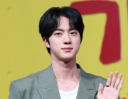 Чжин из BTS пожертвовал 100 миллионов вон в больницу Seoul Asan: "Хочу, чтобы дети были счастливы""