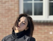 Карина на этот раз в total black: 20 фото в чёрном образе