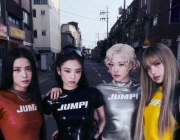 YG表示“BLACKPINK时隔2年10个月齐聚一堂，确认4人协同效应”
