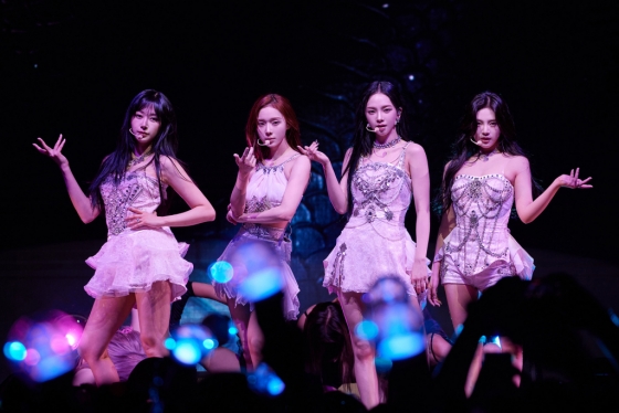 aespa kicked off their first European tour STARNEWS